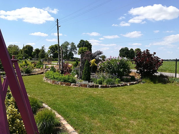 Rabata od strony drogi.