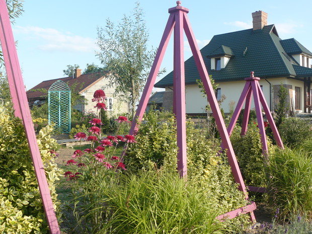 Rabata ze stojakami.