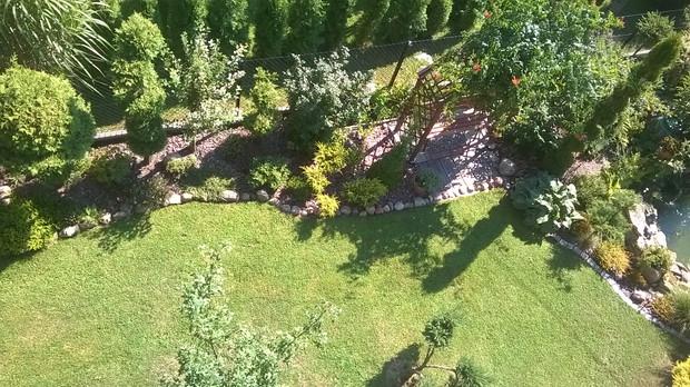 bok ogrodu - ławeczka