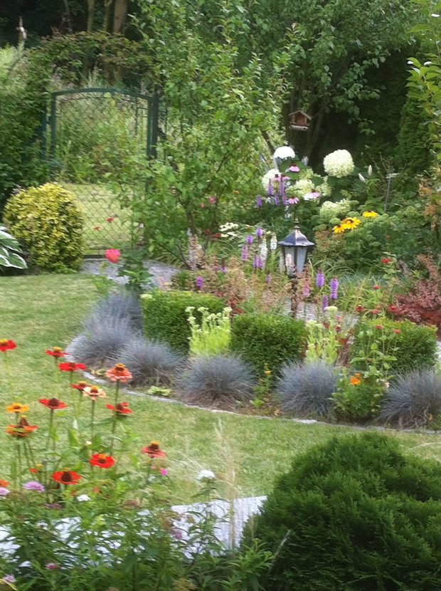 ... i jeszcze rabata ze strzyżonymi bukszpanami.