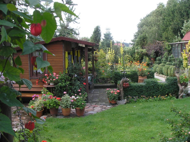 Ogrodowa altana również wykonana przez męża