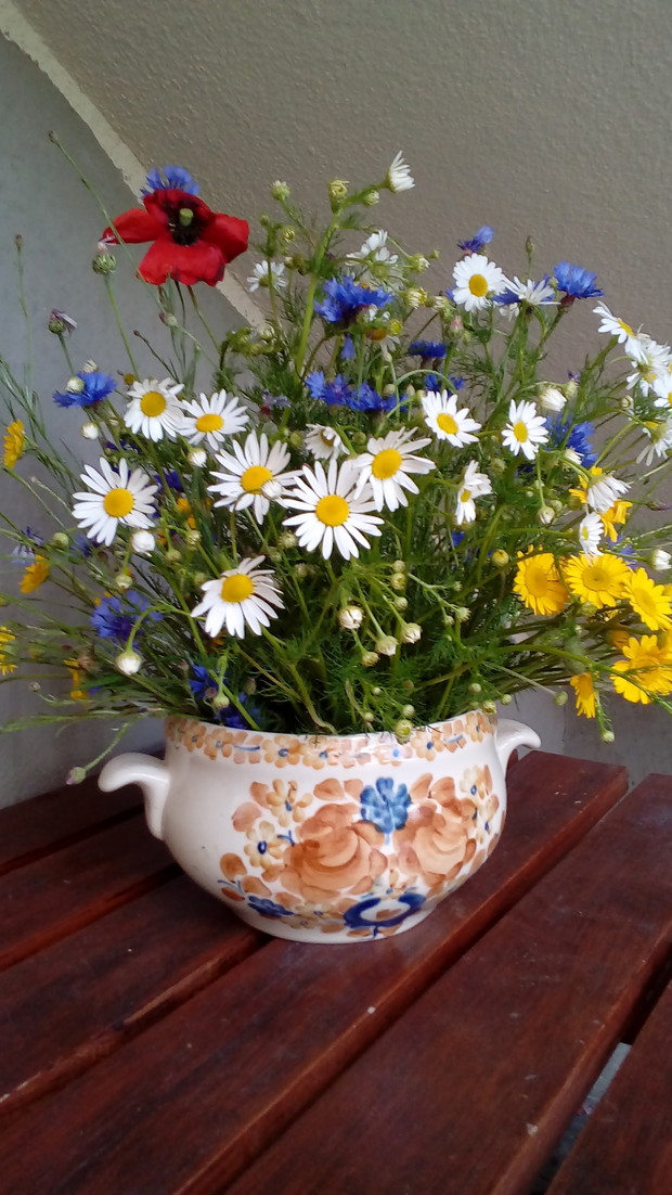 Waza z włocławskiej porcelany jest bardzo przydatna.