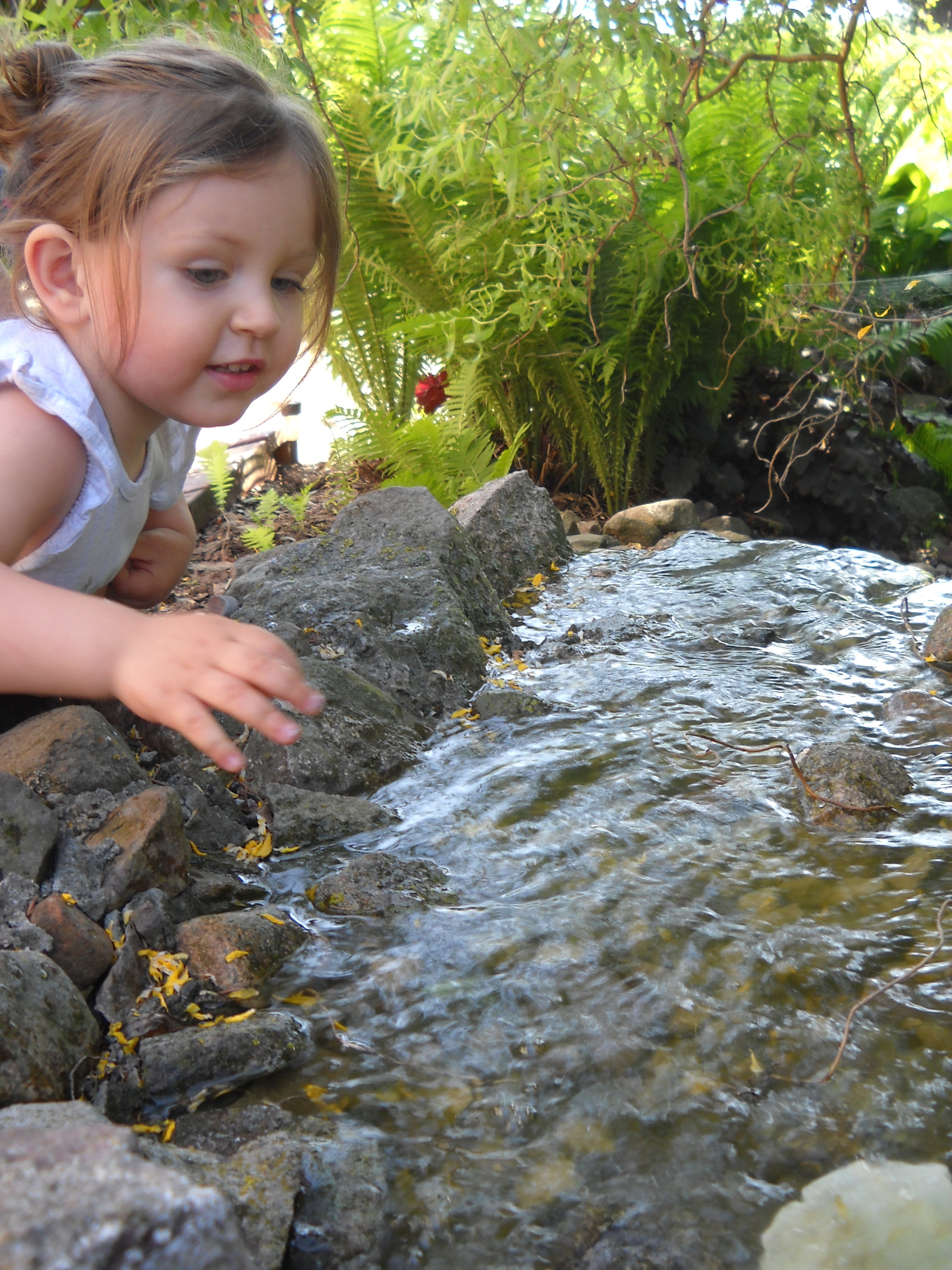 Majka uwielbia pluskać się we wodzie....