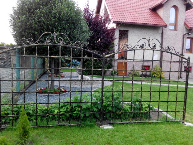 Mój nowy nabytek. Pergola. Miejsce dla malin i truskawek, ale również dla pnączy , które mam nadzieję będzie już widać w następnym roku;)