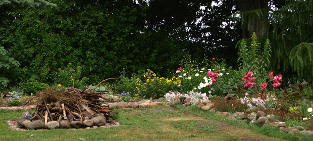 Zakątek kwiatowo- bylinowy