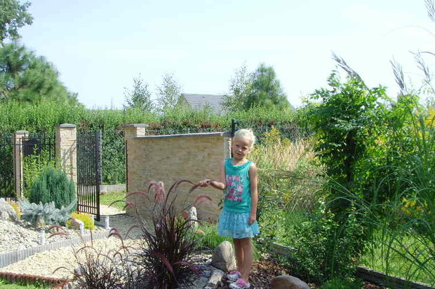 Brama wjazdowa i ulubiony zakątek naszej najstarszej córki Ewy