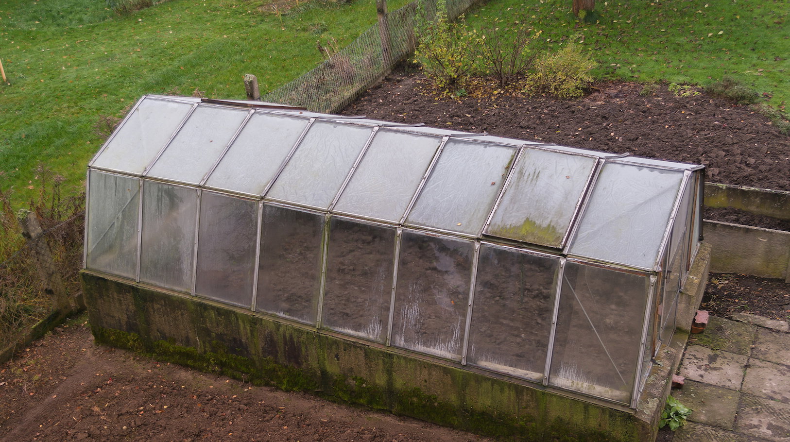 Jesienią oraz zimą szczególnie ważne jest odpowiednie sterowanie temperaturą wewnątrz szklarni. (zdj.: Adobe Stock)
