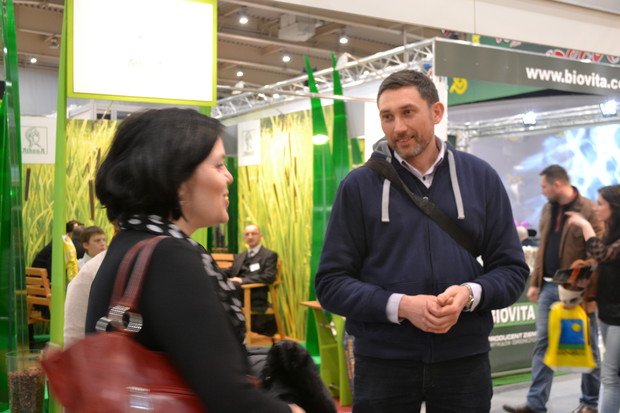 Grzegorz Pawlik (redakcja "Mój Piękny Ogród") na naszym stoisku odpowiadał na pytania zwiedzających.