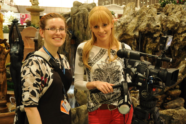 Z P. Elżbietą Smolińską z Telewizji TVR, prowadzącą program "Ogród bez tajemnic" i powstający razem z naszym magazynem program "Przepis na Ogród" spotkała się i rozmawiała Katarzyna Gubała - redaktor naczelna "Przepisu na Ogród".