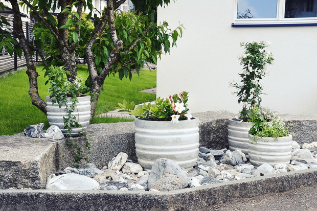 betonowe dekoracje w ogrodzie