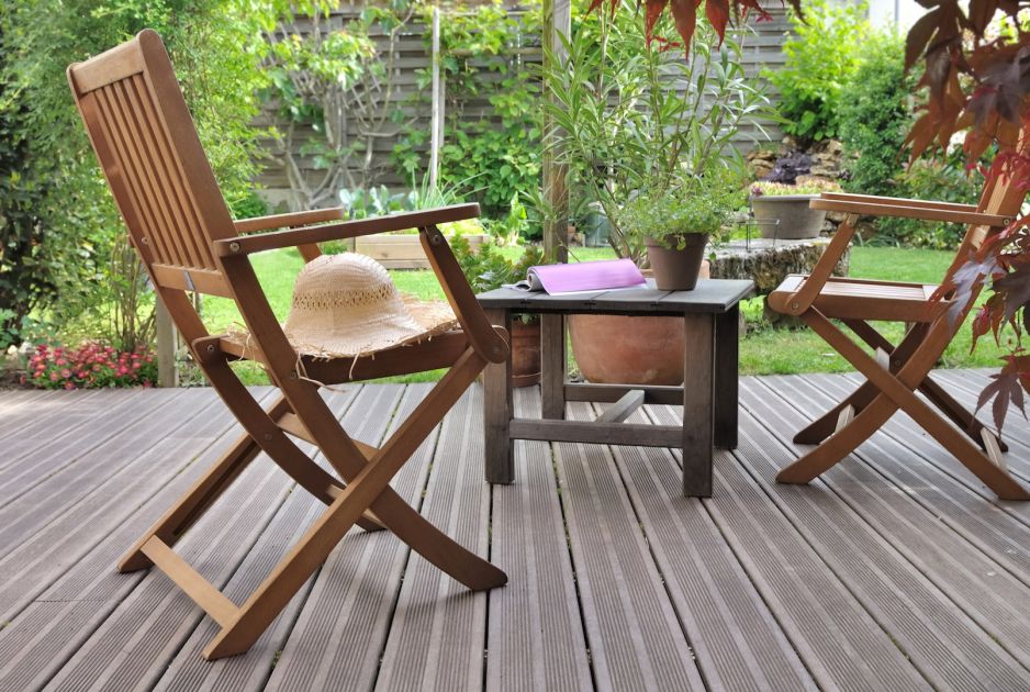 dzieki-odpowiedniej-pielegnacji-ulubione-drewniane-stoliki-i-krzesla-przetrwaja-kazde-niekorzystne-warunki-zdj-fotolia-com.jpeg