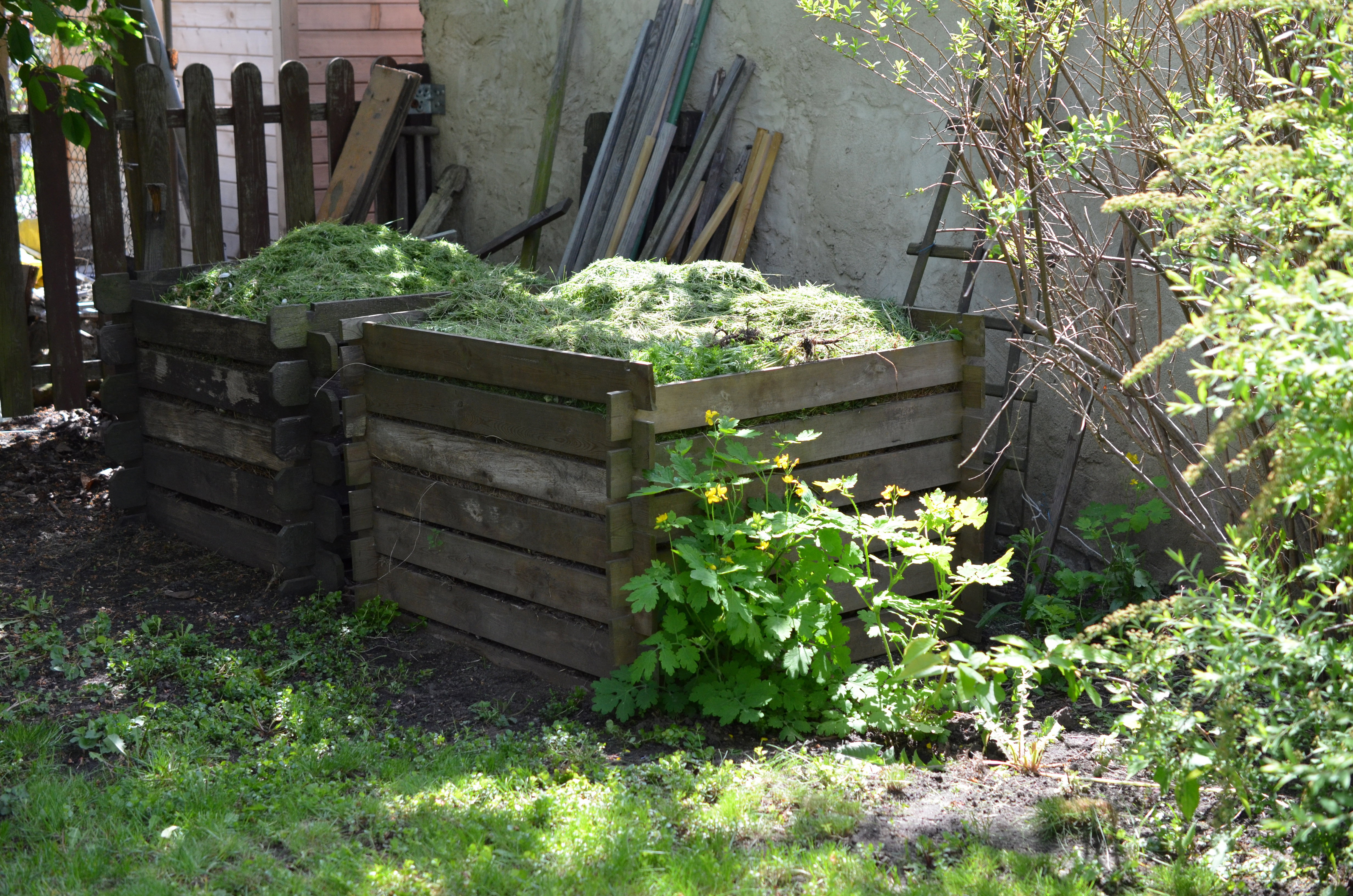 Kompost - łatwe rozprowadzenie i przerzucanie