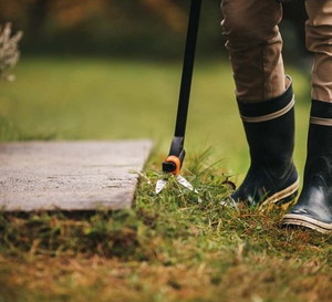 Przycinanie trawnika w trudno dostępnych miejscach