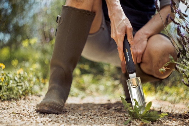 Odchwaszczacz Xact™  Fiskars