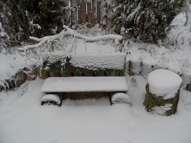 Ławka ogrodowa, ozdobna.