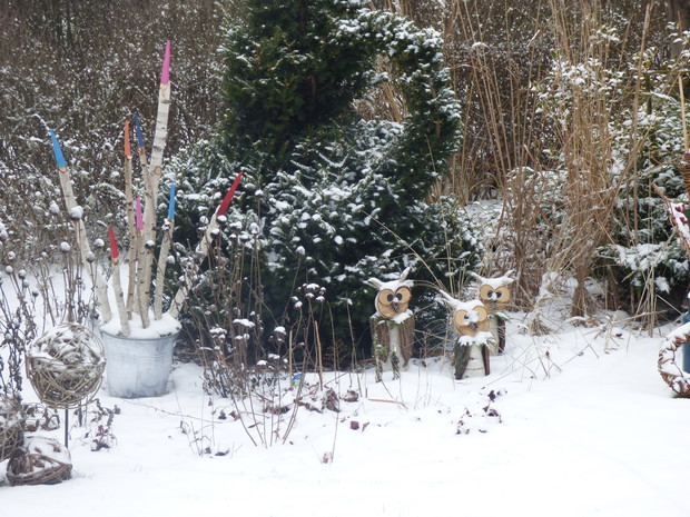 Sowy pod cisem zimą i kredki z brzozy