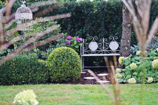 kącik wypoczynkowy pod sosną - lato 2018