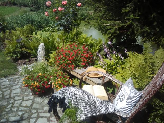 Na bujaku przy stawku.