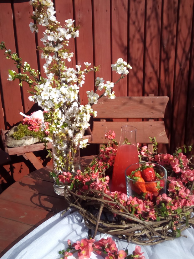 W jadalni pod chmurką.