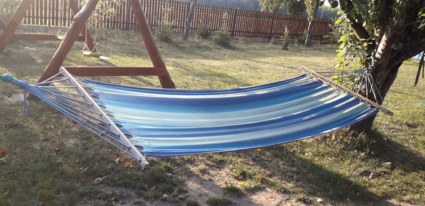 Hamak i jabłonka