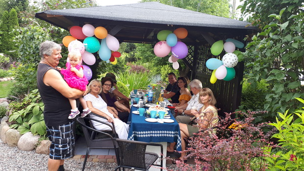 Ogród to też miejsce rodzinnych imprez, tu roczek Naszej córeczki Elizki w gronie najbliższych