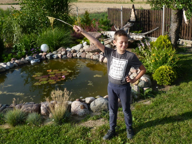 Bratanek Michał przy oczku