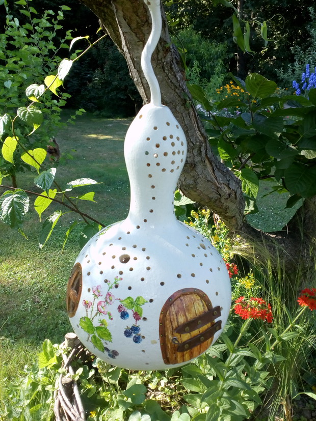 Lampion z tykwy za dnia