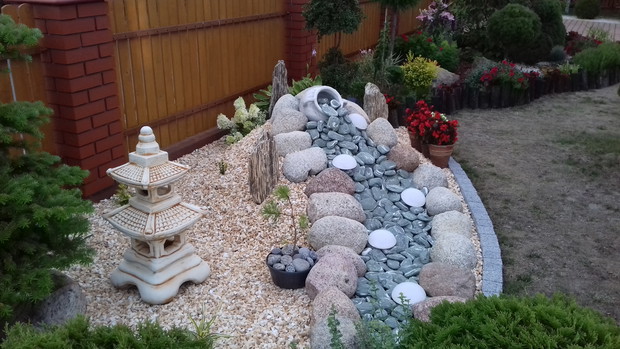 Nowa aranżacja z suchą rzeką