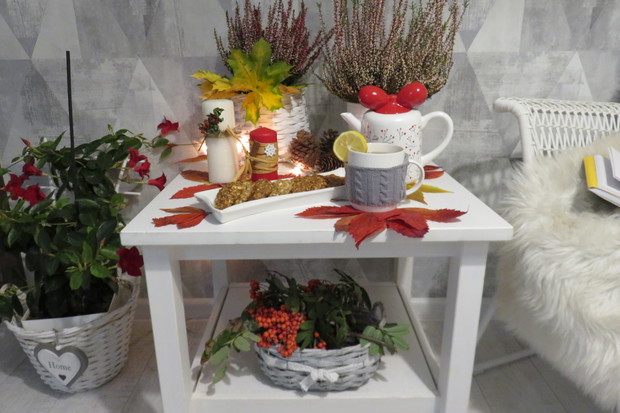 Jesienny kącik wypoczynkowy przy herbatce