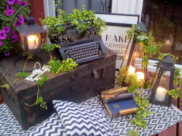 Na tarasie wieczorową porą.