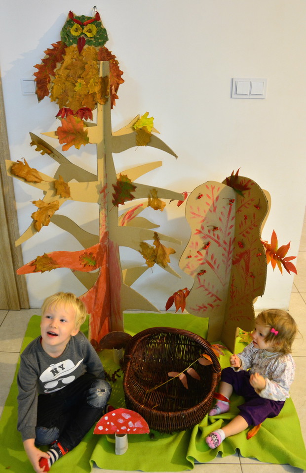 W korytarzu mamy jesienny las ;)