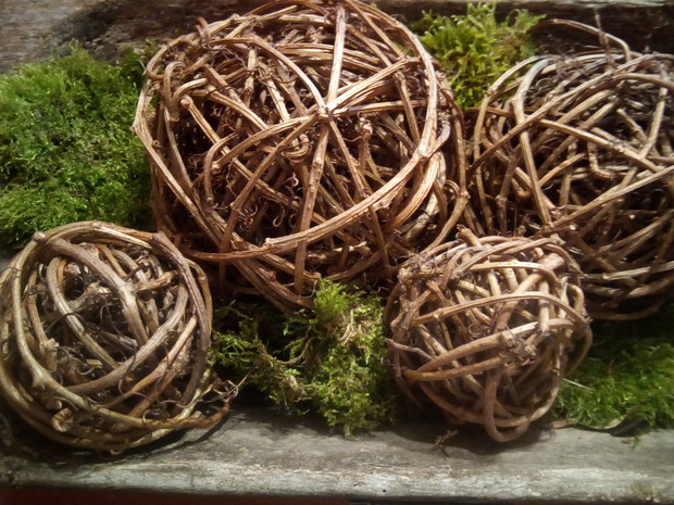 Kule z winobluszczu.