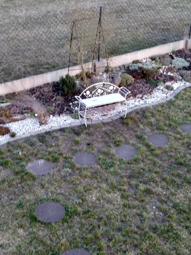 Ławeczka w ogrodzie