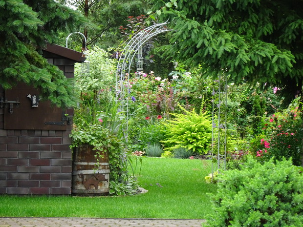 Kolejne wejście do ogrodu