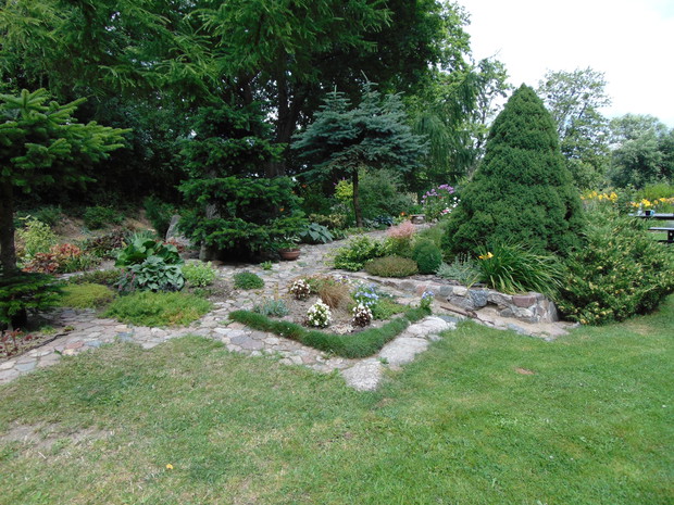 rabaty w sąsiedztwie kamieni