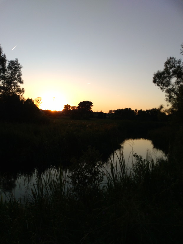 Zachody słońca na naszej działce i piękna rzeczka tuż obok.