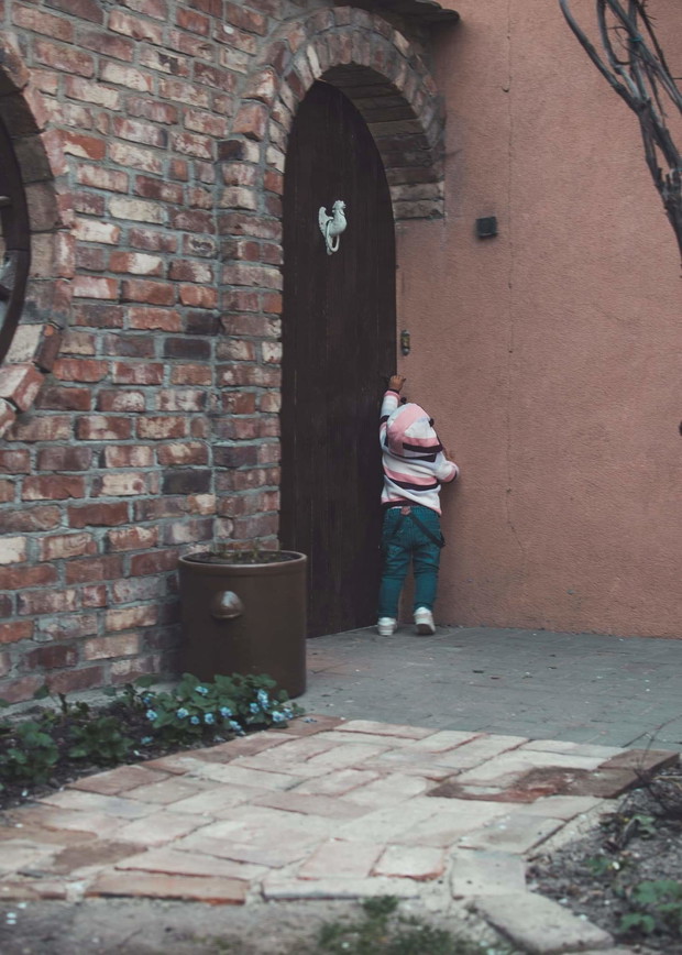 Co się kryje za drzwiami