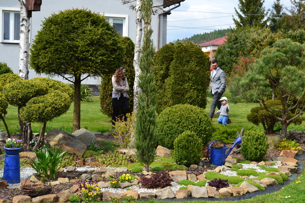 Mały przewodnik Leoś oprowadza po ogrodzie.