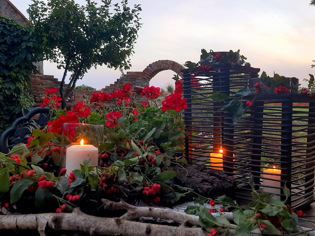 Wianek z trzmieliny.