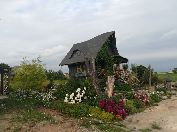 domek czarownicy wiosna