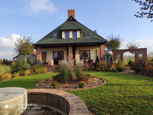 jesień - dom od strony fontanny