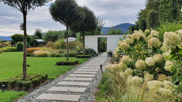 Ścieżka prowadząca do warzywnika