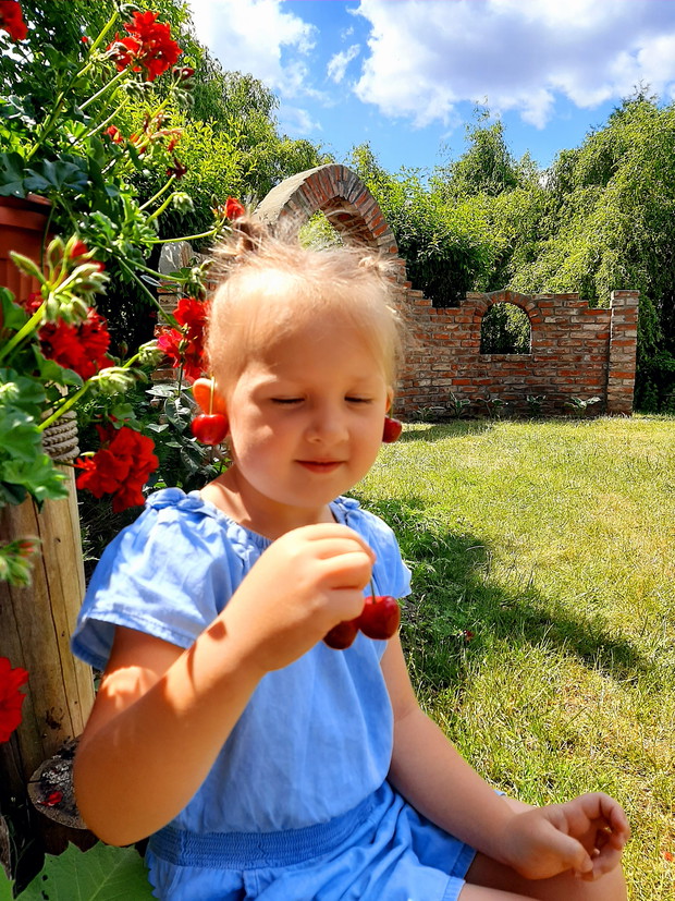 Uwielbiam czereśnie.Fajne mam kolczyki...