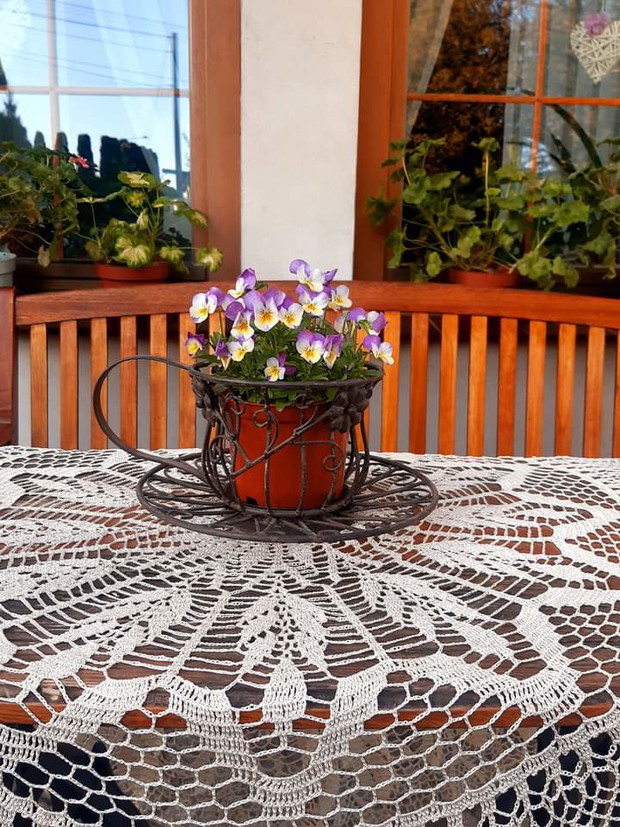 Pora na kawę w ogrodzie...