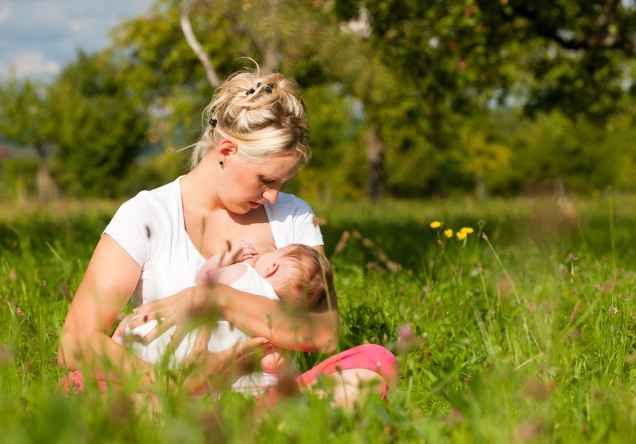 mama, niemowlę, karmienie piersią