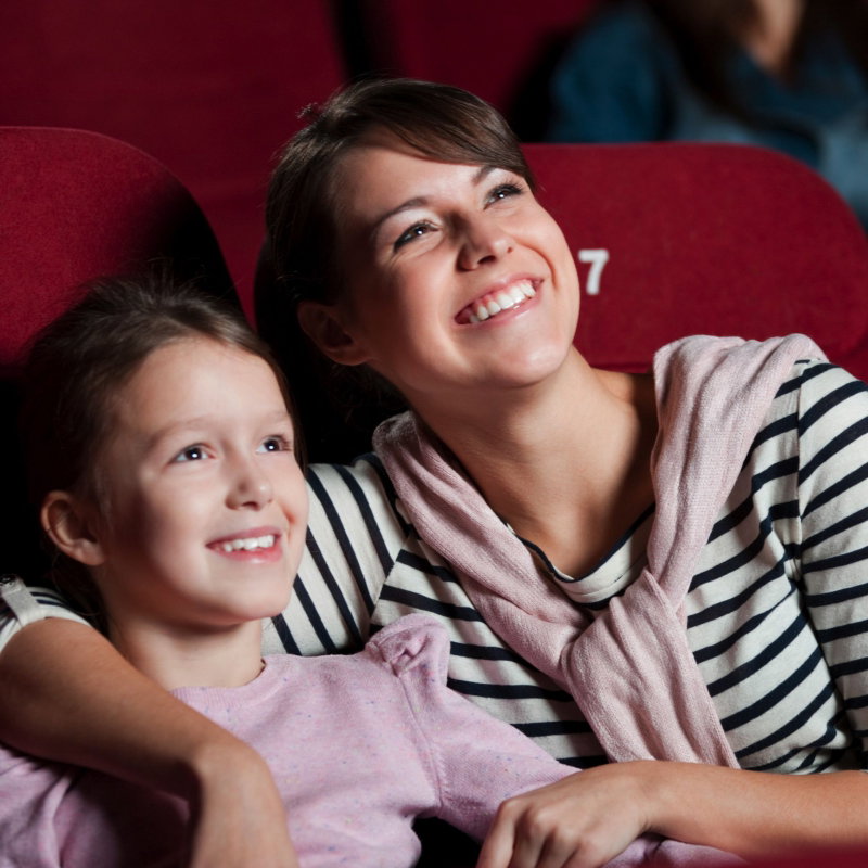 dziecko, kino, mama i dziecko, w kinie, seans filmowy