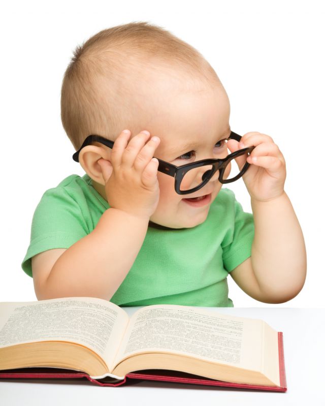 niemowlę, okulary, książka