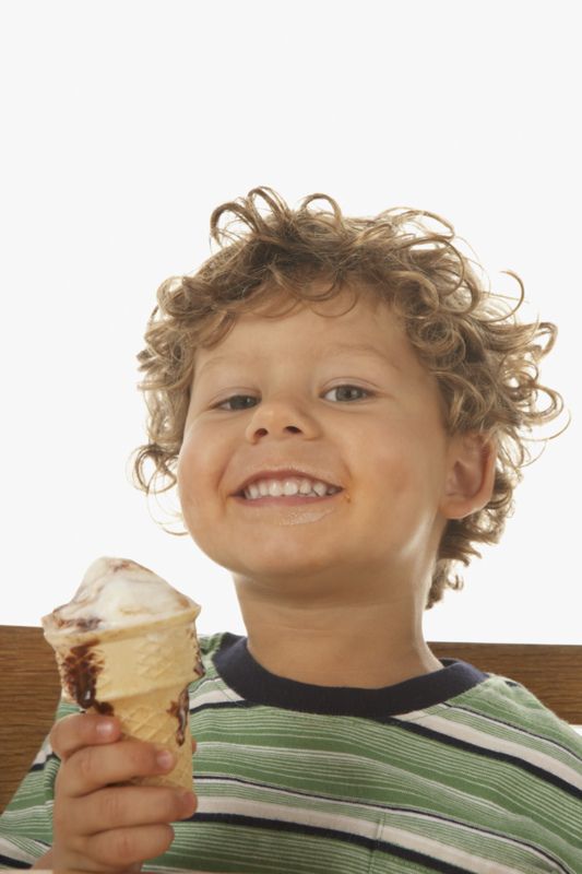 maluch, dziecko. lody, słodycze