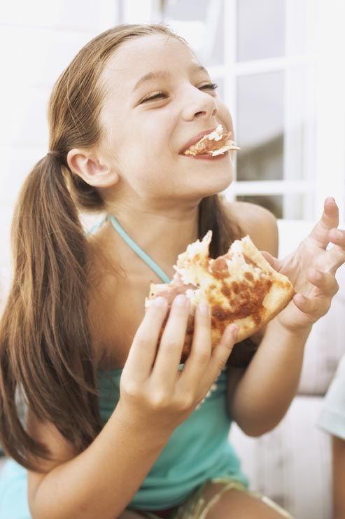 dziewczynka, kuchnia, pizza