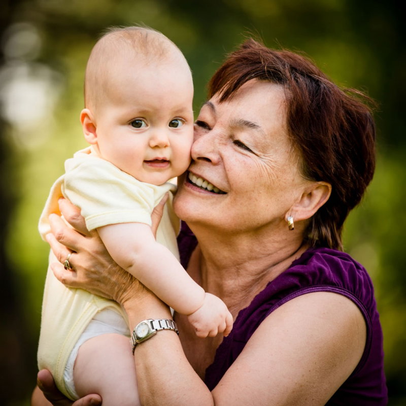 babcia i niemowlę